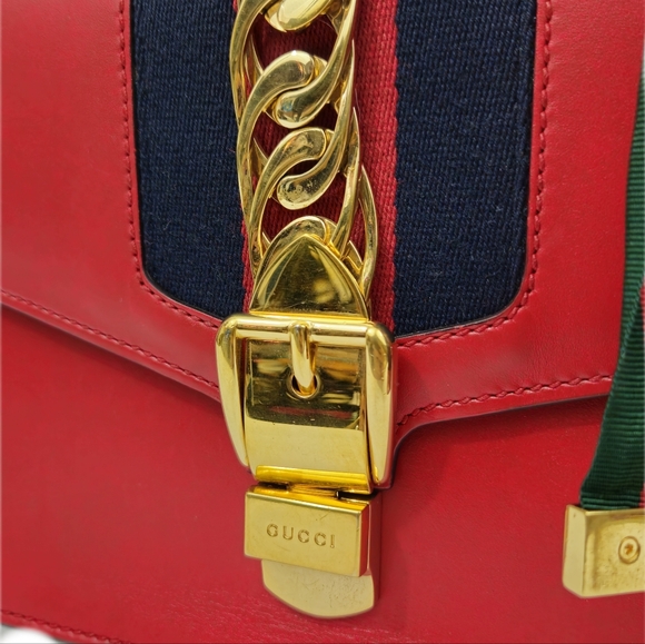 ✅️ SOLD ✅️ Gucci Calfskin Small Sylvie Shoulder Bag in Hibiscus Red - Picture 8 of 13